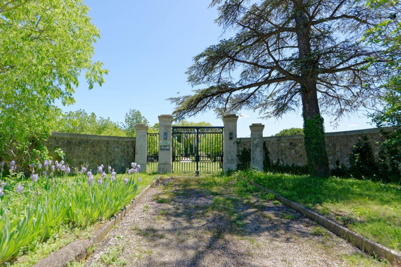 Private Furnished Apartment With All Comfort Has A Garden In A Green Space Meyreuil Bagian luar foto