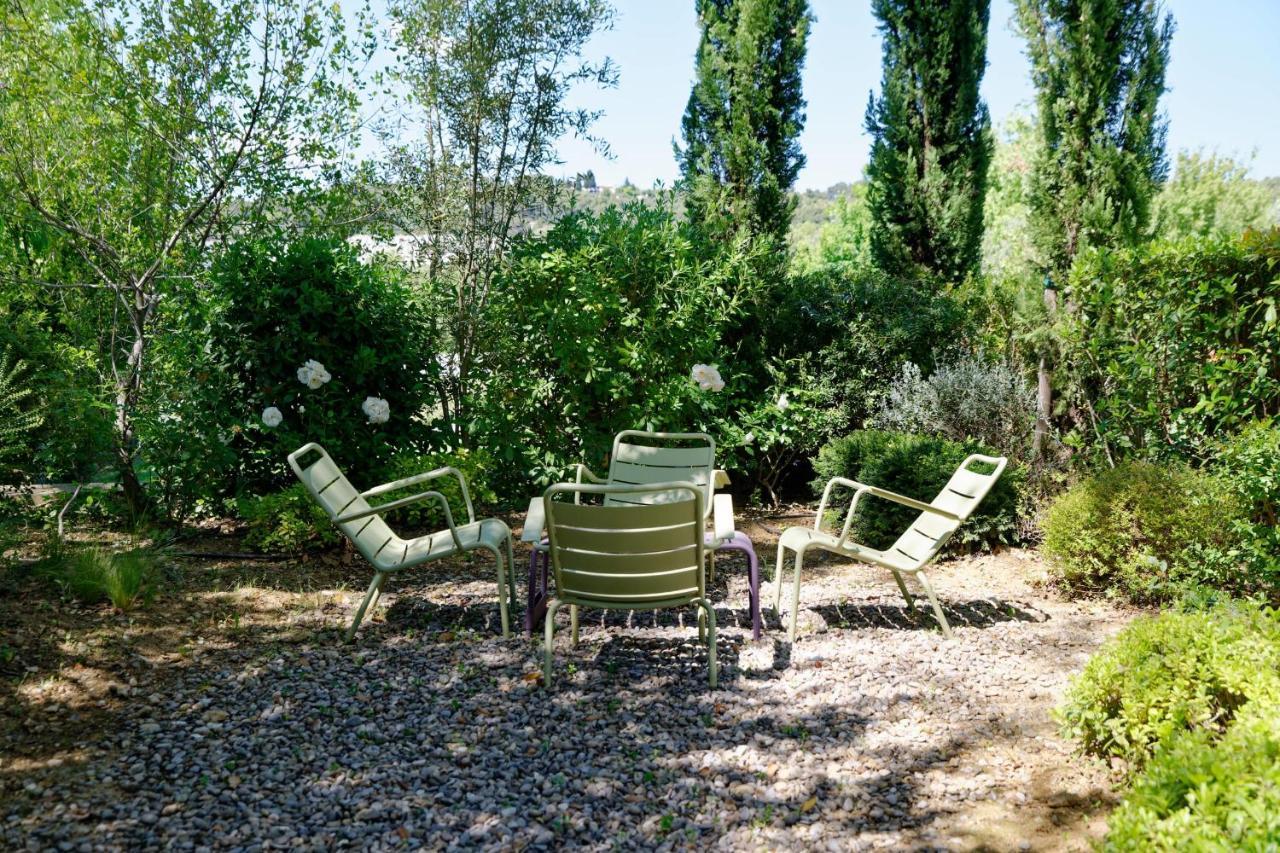 Private Furnished Apartment With All Comfort Has A Garden In A Green Space Meyreuil Bagian luar foto